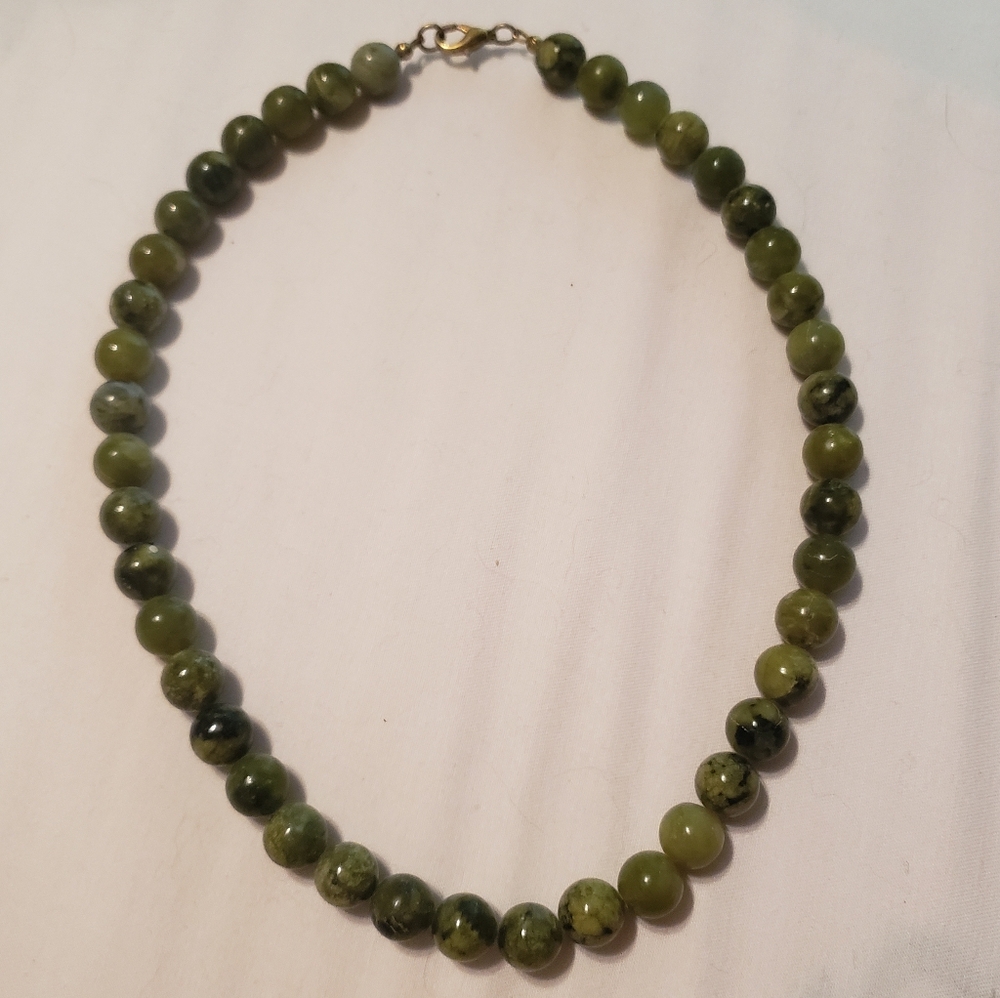 Unique Vintage Green Beaded Jade Nephrite Necklace Gold Lobster Clasp